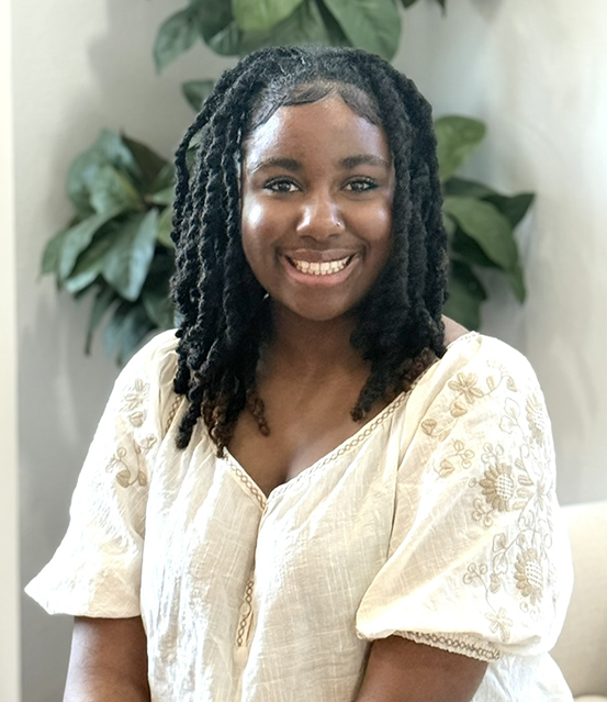 Dental assistant Iliyah